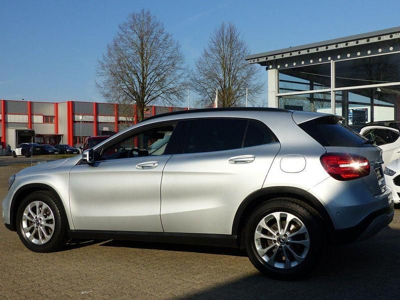 Gebraucht Mercedes GLA250 Style 211 PS (155 kW) 2018 Silber SUV