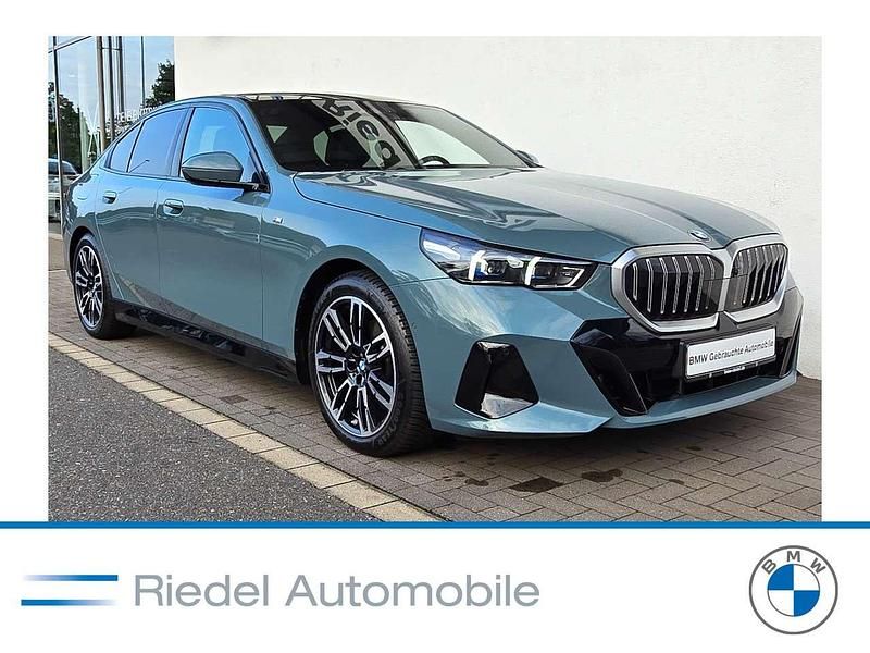 Cape york grün metallic Gebraucht 2024 BMW 520 M Sport Limousine | 49.990 € (Guter Preis) - Bild 1/3