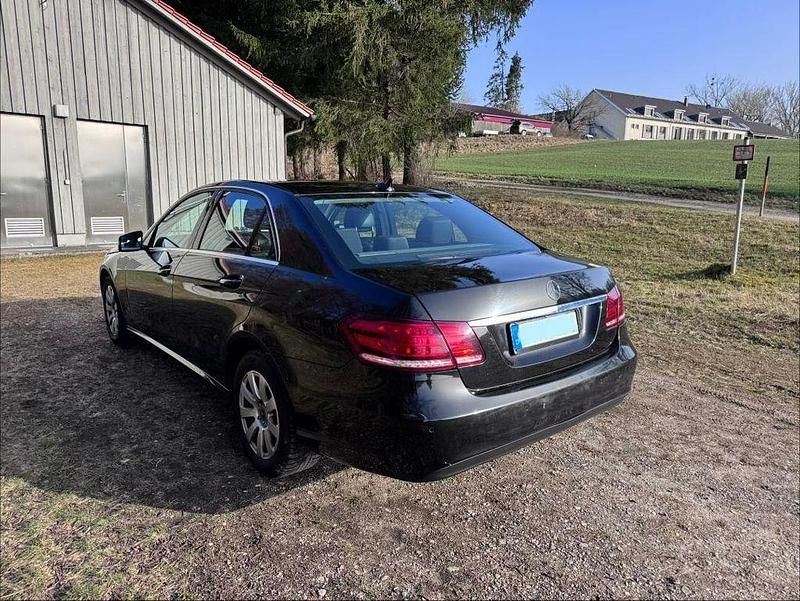 Gebraucht Mercedes E250 204 PS (150 kW) 2014 Schwarz Limousine