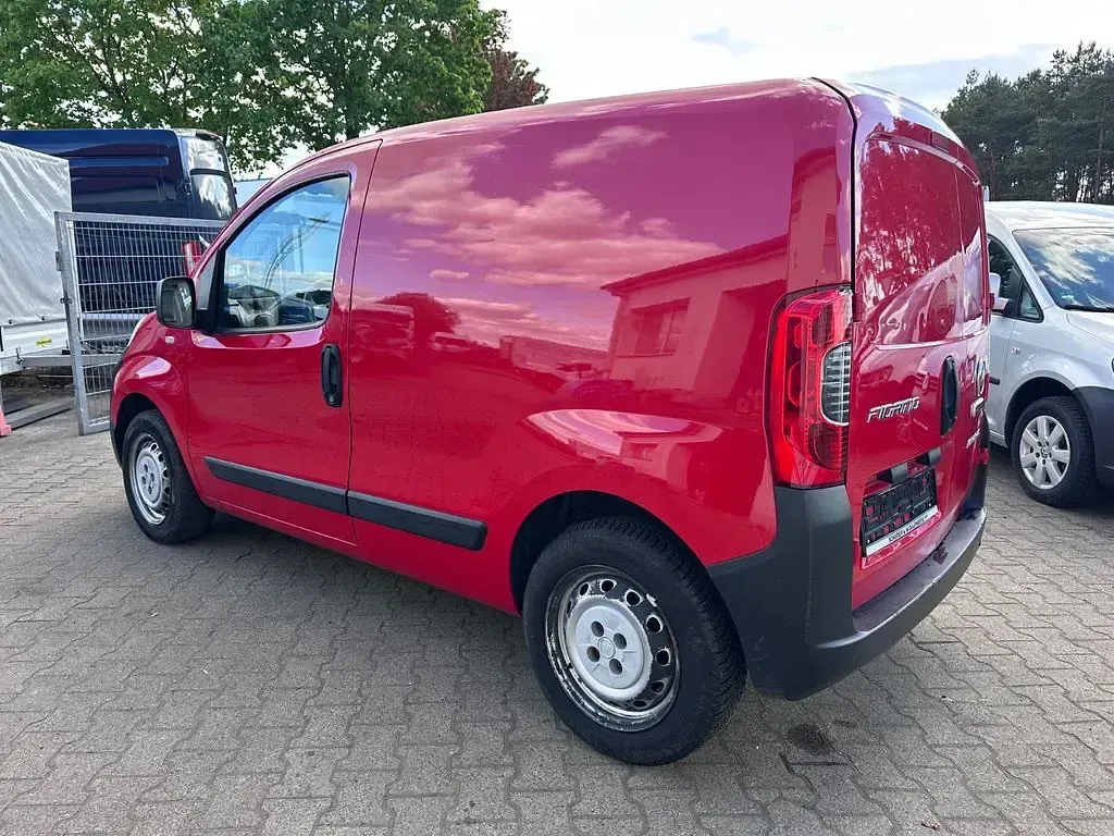 Gebraucht Fiat Fiorino Basis 77 PS (56 kW) 2016 Rot Van / Kleinbus