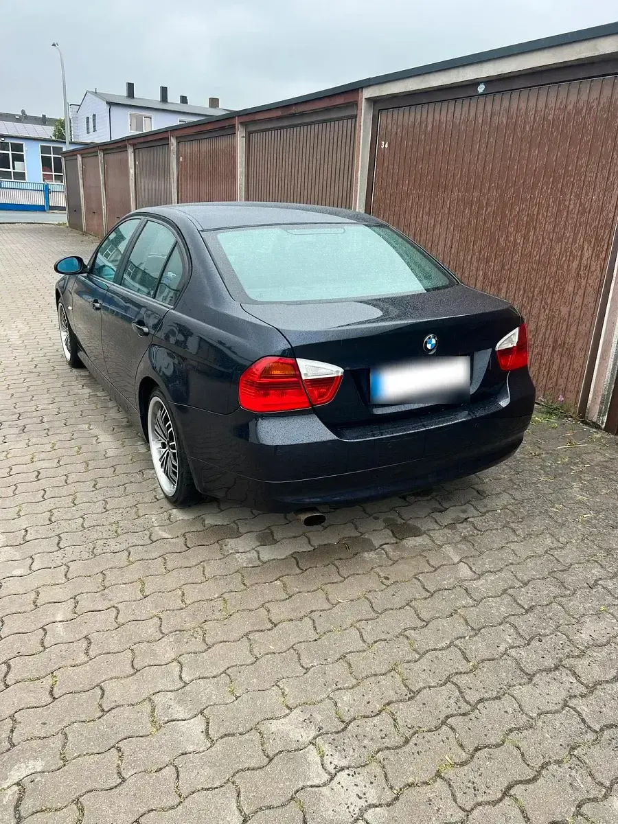 Gebraucht BMW 320 150 PS (110 kW) 2007 Blau Limousine