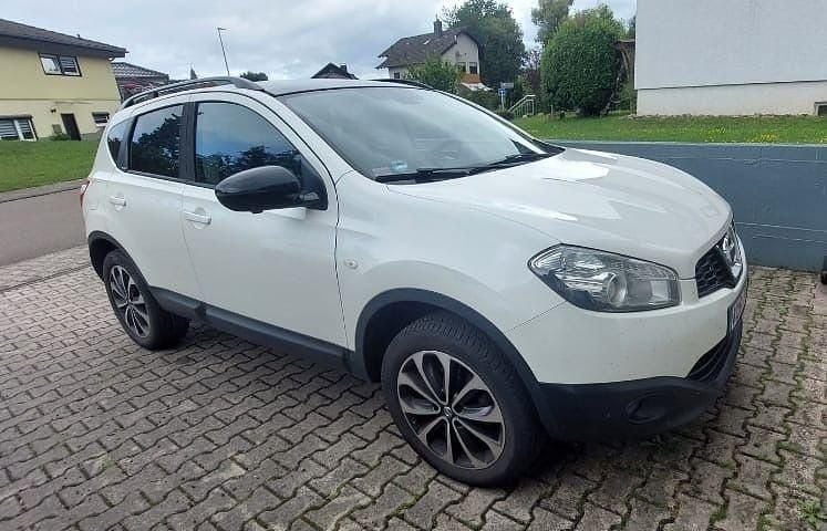 Weiß Gebraucht 2013 Nissan Qashqai 360º SUV | 5.300 € (Superpreis) - Bild 1/4