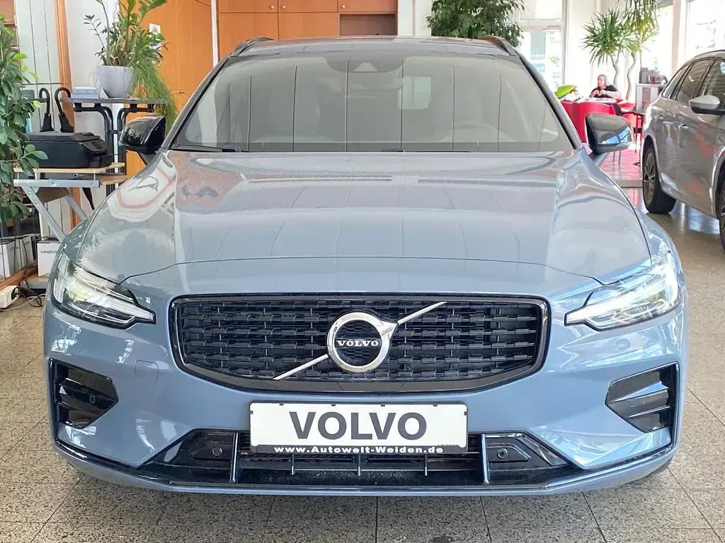 Gebraucht Volvo V60 Plus 197 PS (144 kW) 2022 Grau Kombi