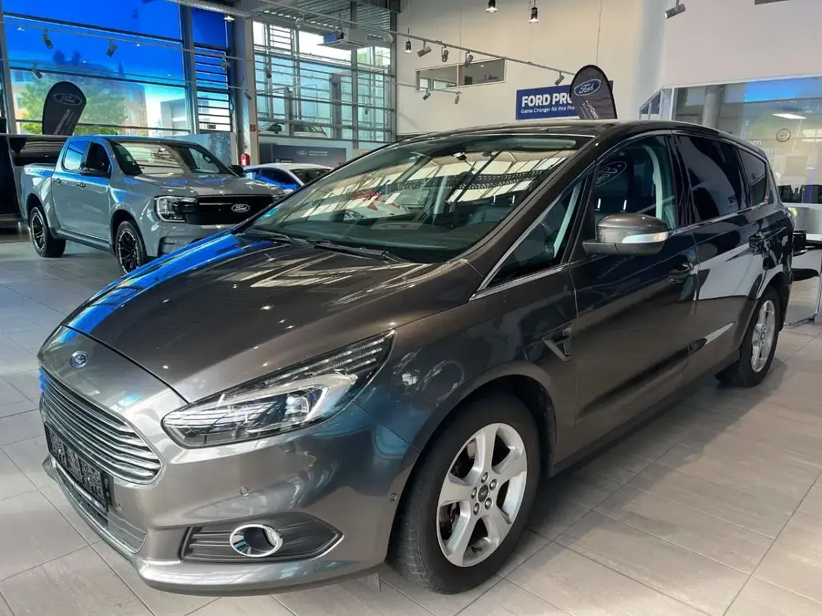Gebraucht Ford S-MAX Titanium 179 PS (131 kW) 2017 Magneticgrau (metallic) Van / Kleinbus
