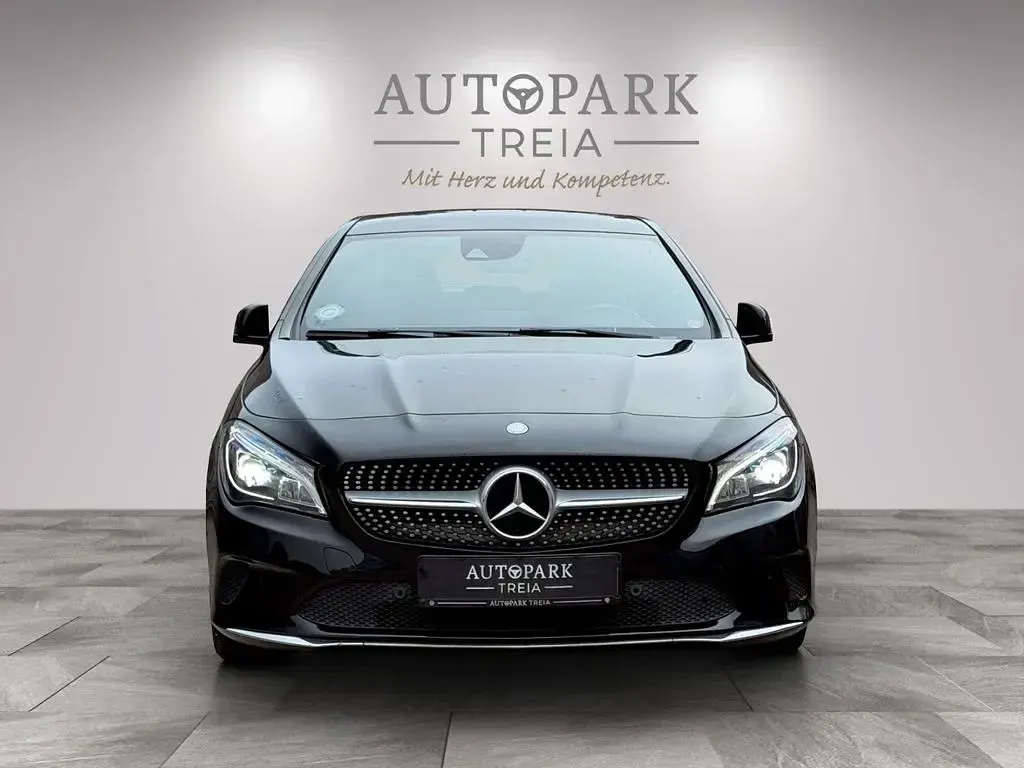 Gebraucht Mercedes CLA220 Urban 177 PS (130 kW) 2016 Nachtschwarz Limousine