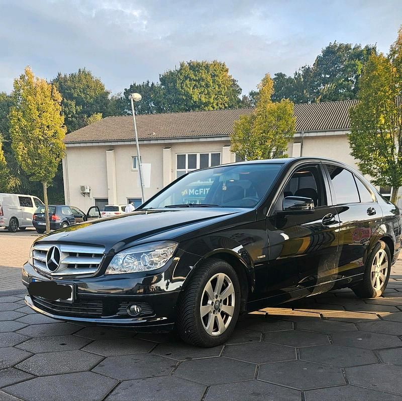Schwarz Gebraucht 2009 Mercedes C200 Limousine | 7.999 € (Teuer) - Bild 1/4