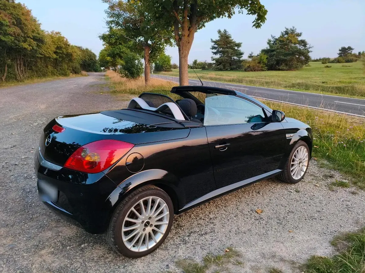 Gebraucht Opel Tigra 90 PS (66 kW) 2008 Schwarz Cabrio