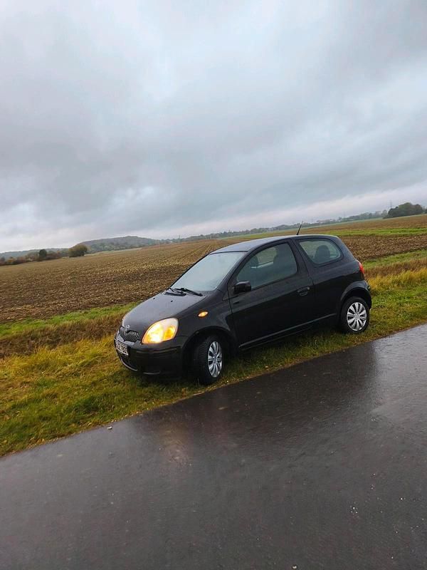 Schwarz Gebraucht 2003 Toyota Yaris Kleinwagen | 1.200 € (Guter Preis) - Bild 1/4