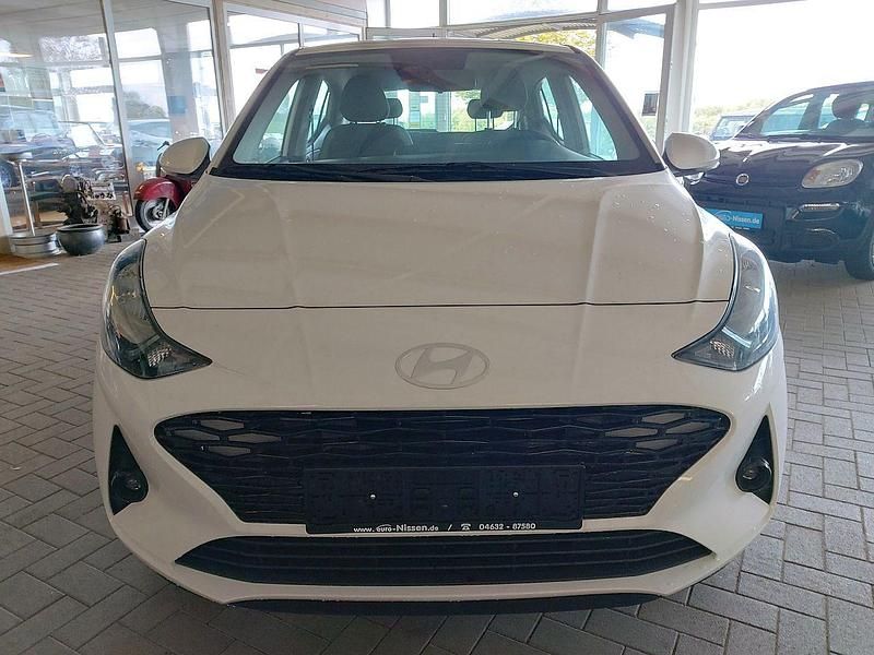 Gebraucht Hyundai i10 Select 63 PS (46 kW) 2024 Atlaswhite Kleinwagen