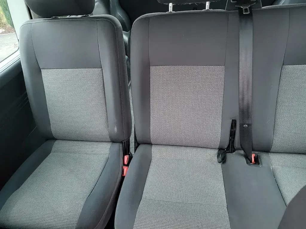Używany VW Caravelle 140 KM (102 kW) 2012 Czarny Van