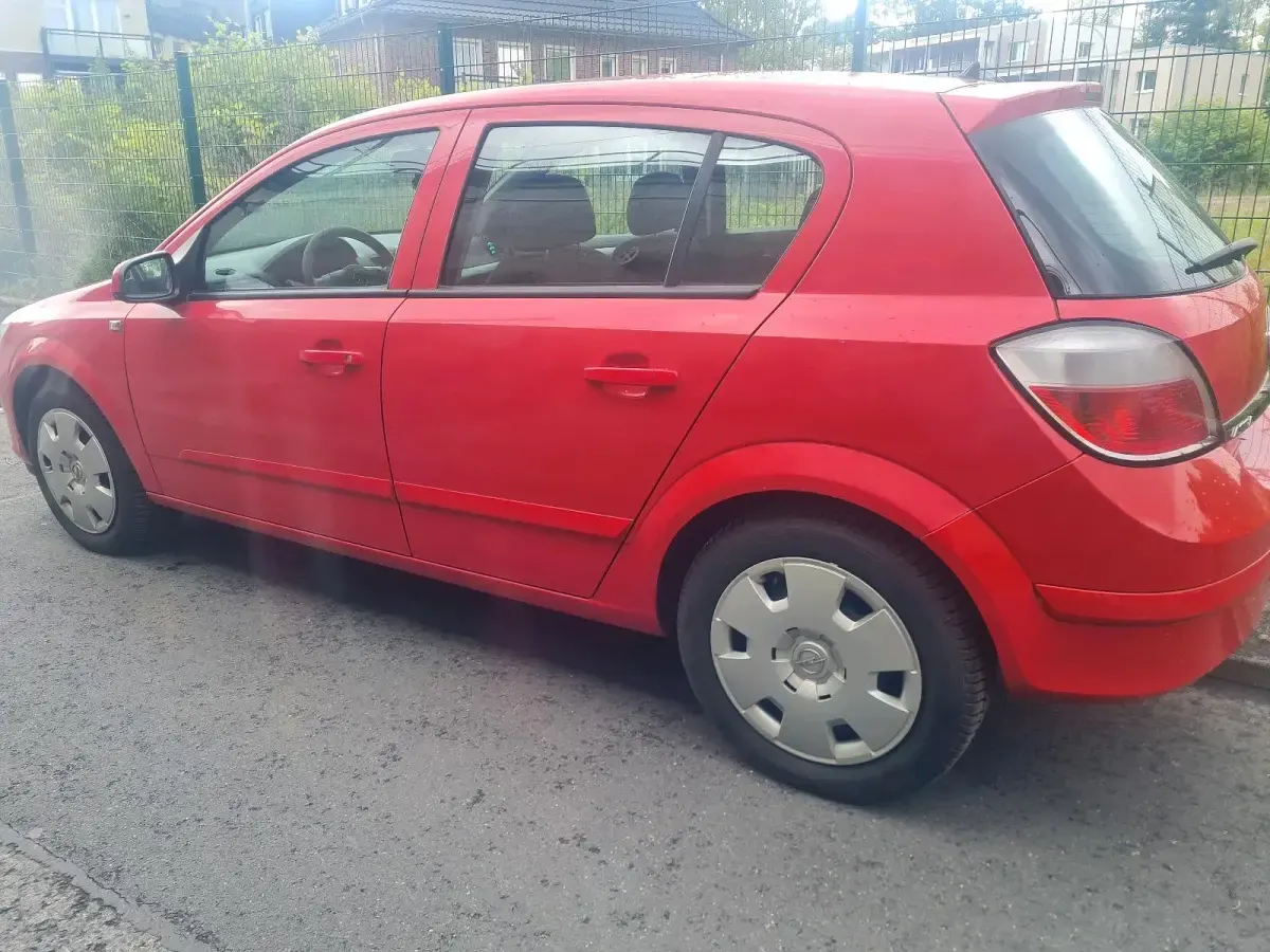 Gebraucht Opel Astra 140 PS (102 kW) 2007 Rot Limousine
