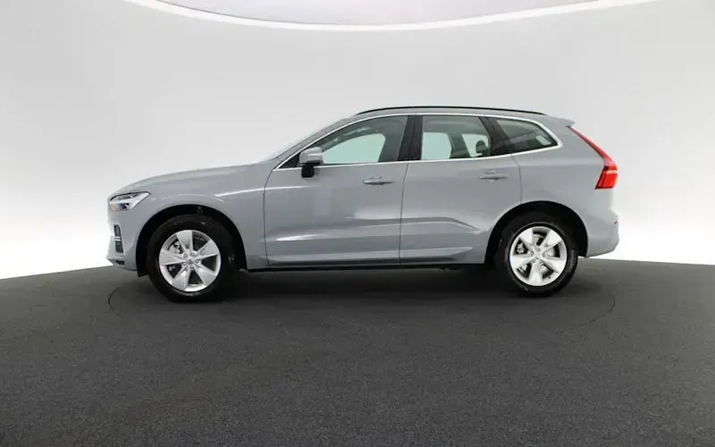 Używany Volvo XC60 Core 197 KM (144 kW) 2023 Szary SUV