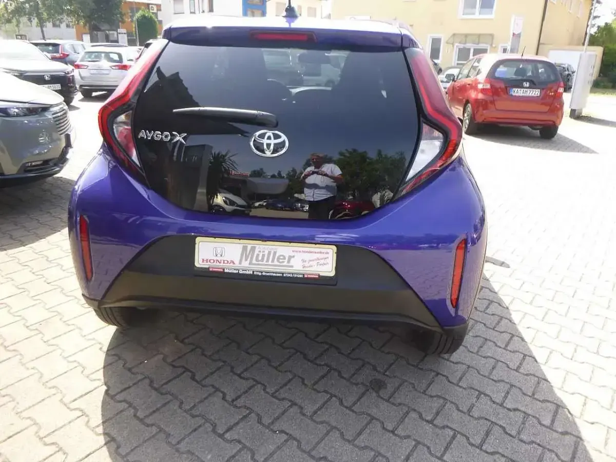 Gebraucht Toyota Aygo X Active 72 PS (52 kW) 2024 Silver grau SUV