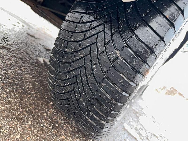 Gebraucht Opel Meriva Edition 95 PS (69 kW) 2013 Silber Van / Kleinbus