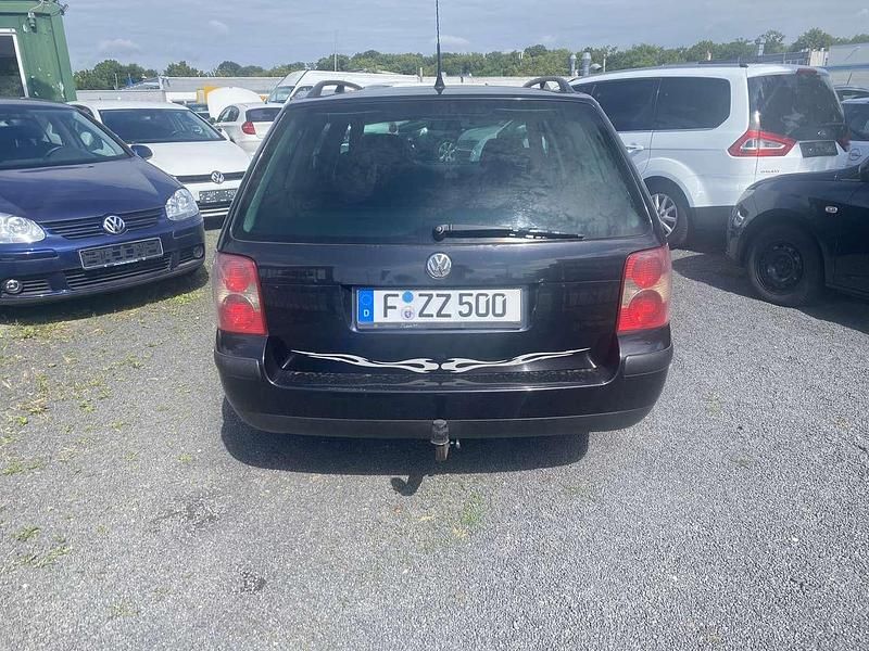 Gebraucht VW Passat Basis 131 PS (96 kW) 2003 Black magic perleffekt Kombi