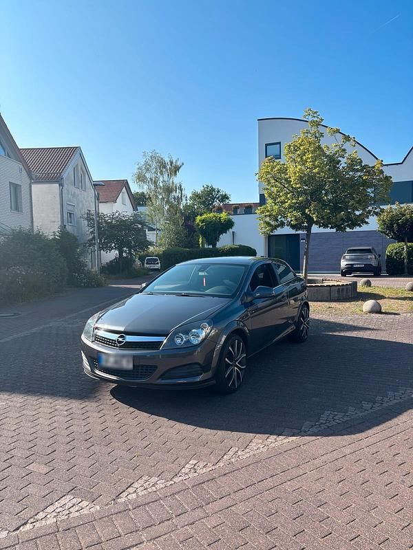 Gebraucht Opel Astra GTC 116 PS (85 kW) 2010 Grau Coupé