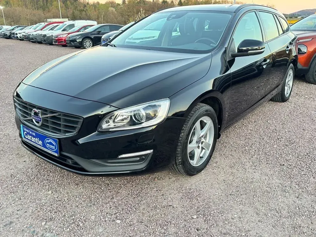 Gebraucht Volvo V60 Business Edition 150 PS (110 kW) 2017 Schwarz Kombi