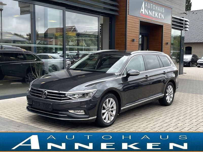 Grau Gebraucht 2023 VW Passat Elegance Kombi | 24.950 € (Fairer Preis) - Bild 1/4