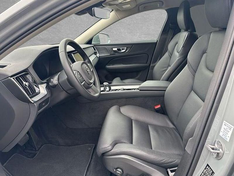 Gebraucht Volvo V60 Core 197 PS (144 kW) 2025 Grau Kombi