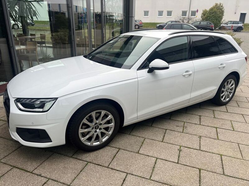 Weiß Gebraucht 2024 Audi A4 Limousine | 30.300 € (Guter Preis) - Bild 1/4