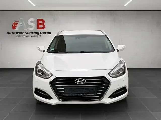 Gebraucht Hyundai i40 Premium 165 PS (121 kW) 2017 Weiß Kombi