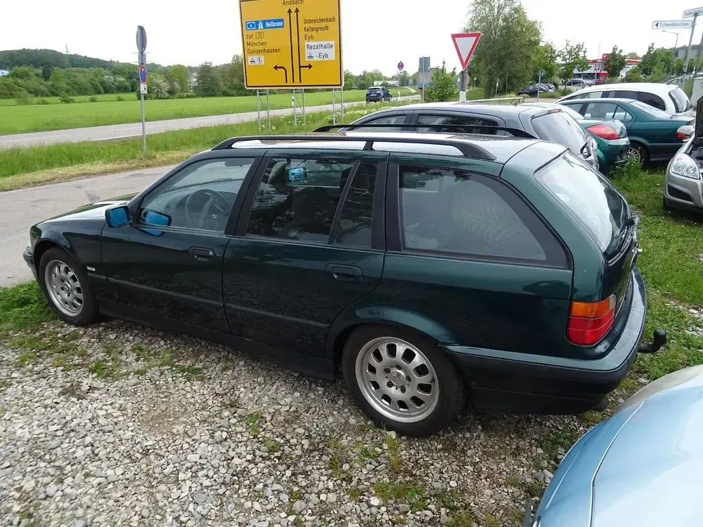 Gebraucht BMW 323 170 PS (125 kW) 1999 Grün Kombi