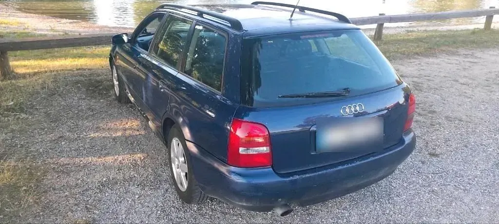 Gebraucht Audi A4 125 PS (91 kW) 1998 Blau Kombi