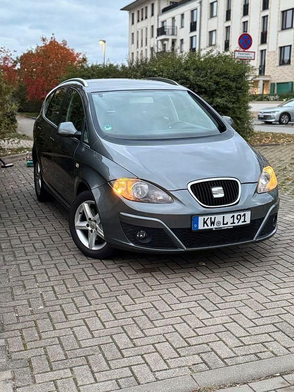 Grau Gebraucht 2012 Seat Altea Style Van / Kleinbus | 4.500 € (Fairer Preis) - Bild 1/4