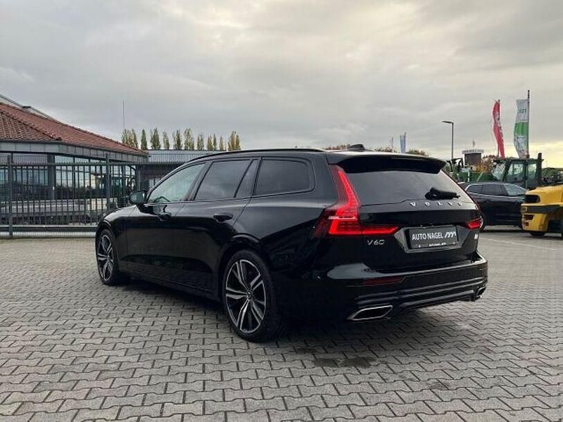 Gebraucht Volvo V60 Plus 455 PS (334 kW) 2022 Black solid "stone" / solid Kombi