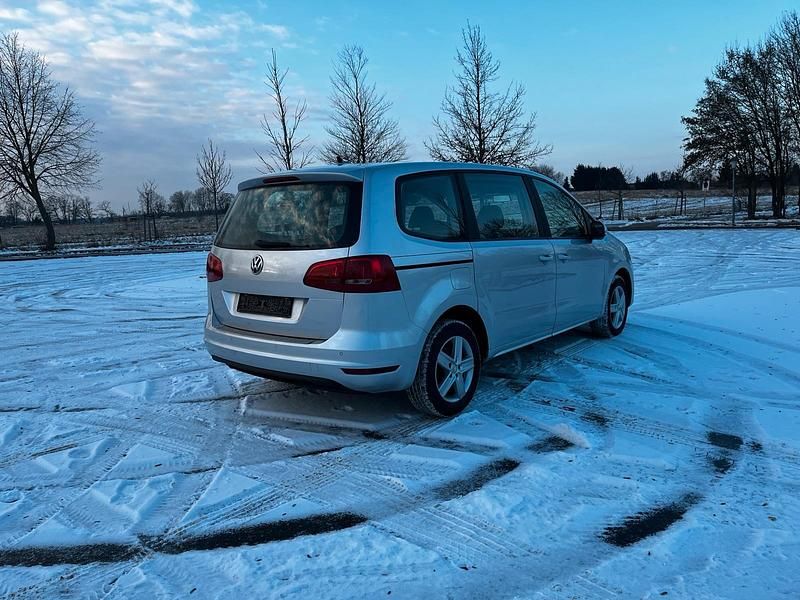 Gebraucht VW Sharan 140 PS (102 kW) 2015 Silber Van / Kleinbus