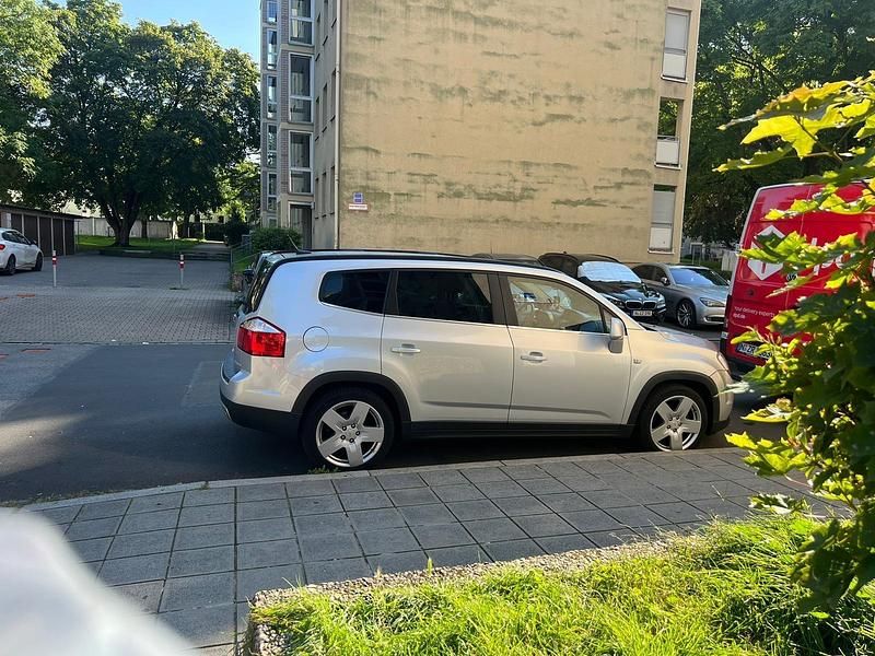 Grau Gebraucht 2013 Chevrolet Orlando SUV | 6.500 € (Fairer Preis) - Bild 1/4