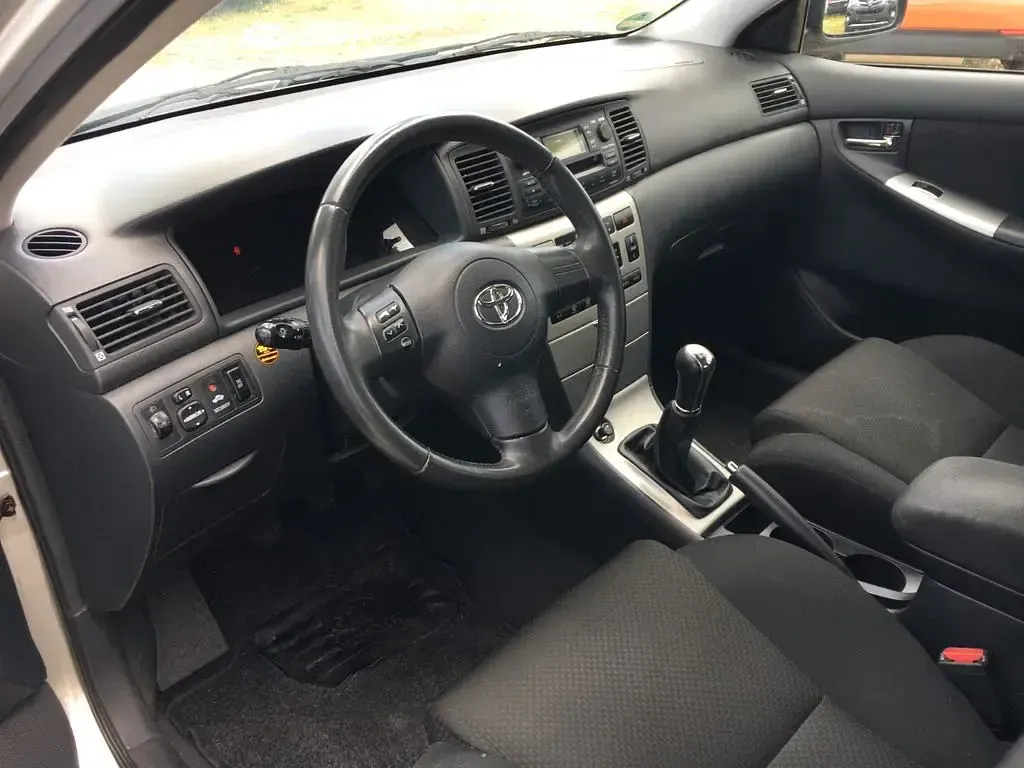 Gebraucht Toyota Corolla Sol 97 PS (71 kW) 2006 Silber Limousine