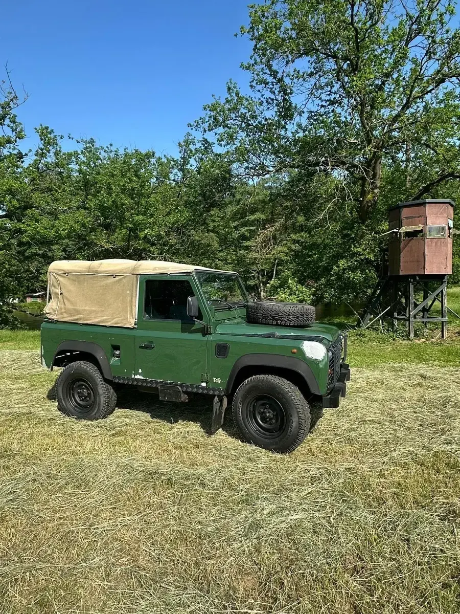 Gebraucht Land Rover Defender 112 PS (82 kW) 1997 Grün SUV
