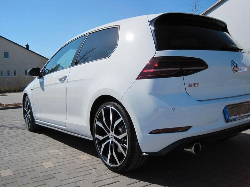 Weiß Gebraucht 2019 VW Golf VII GTI Limousine | 20.500 € (Guter Preis) - Bild 1/4