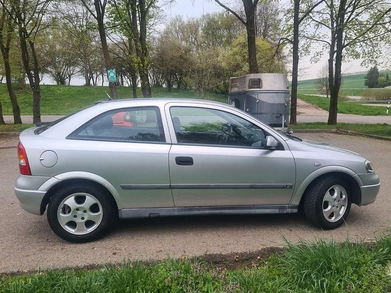 Second-hand Opel Astra 75 CP (55 kW) 1999 Argintiu Berlinǎ