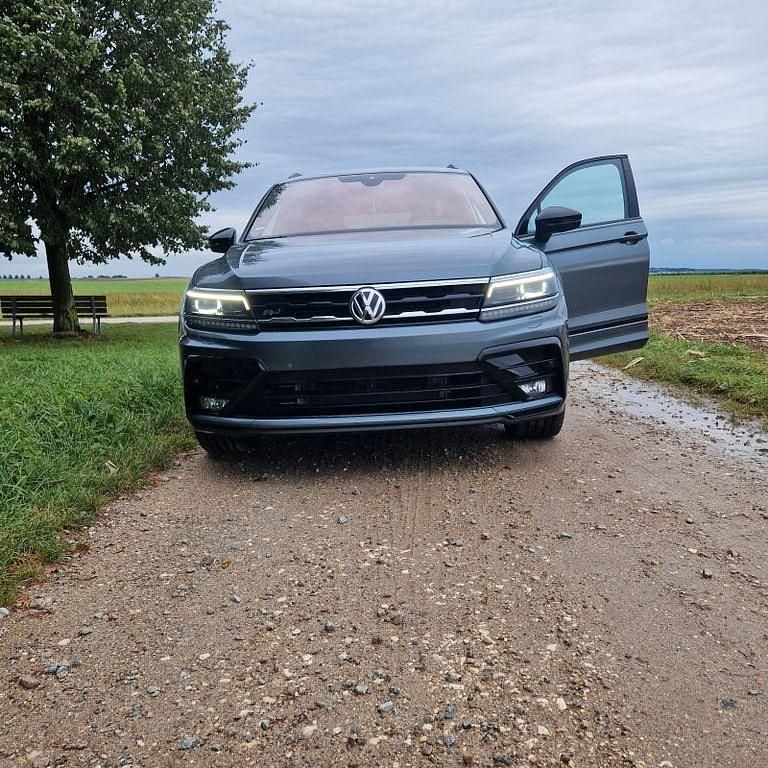 Grau Gebraucht 2021 VW Tiguan Allspace SUV | 38.500 € (Teuer) - Bild 1/4