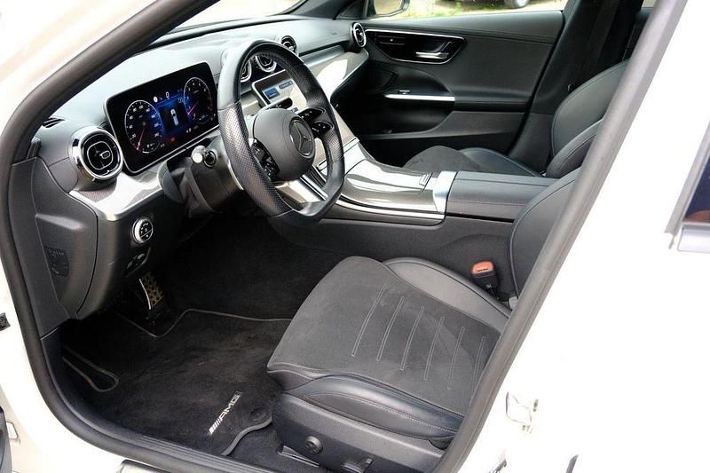 Weiß Gebraucht 2022 Mercedes C180 AMG line Kombi | 30.450 € (Teuer) - Bild 1/4