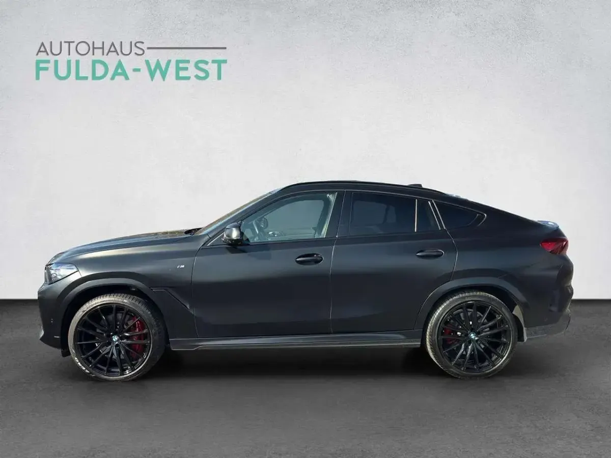 Gebraucht BMW X6 M50 Performance 530 PS (389 kW) 2022 Frozen black SUV