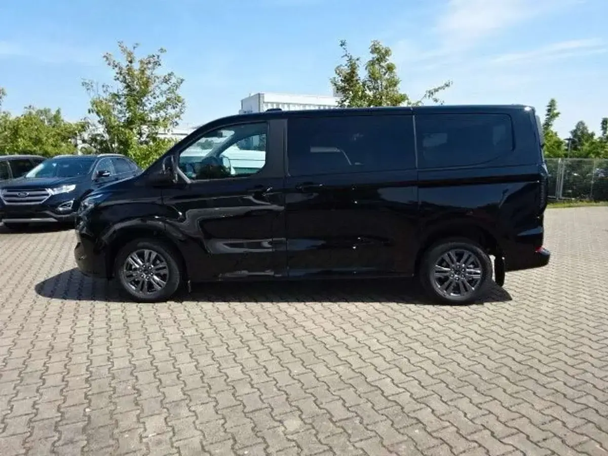 Gebraucht Ford Tourneo Titanium 170 PS (125 kW) 2024 Agatheblack Van / Kleinbus