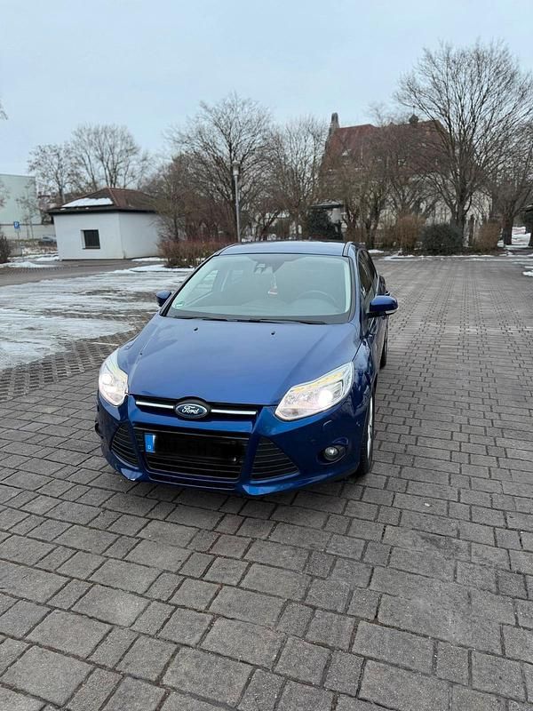 Gebraucht Ford Focus 125 PS (91 kW) 2013 Blau Limousine