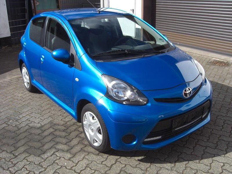 Gebraucht Toyota Aygo Cool 68 PS (50 kW) 2012 Blau Kleinwagen