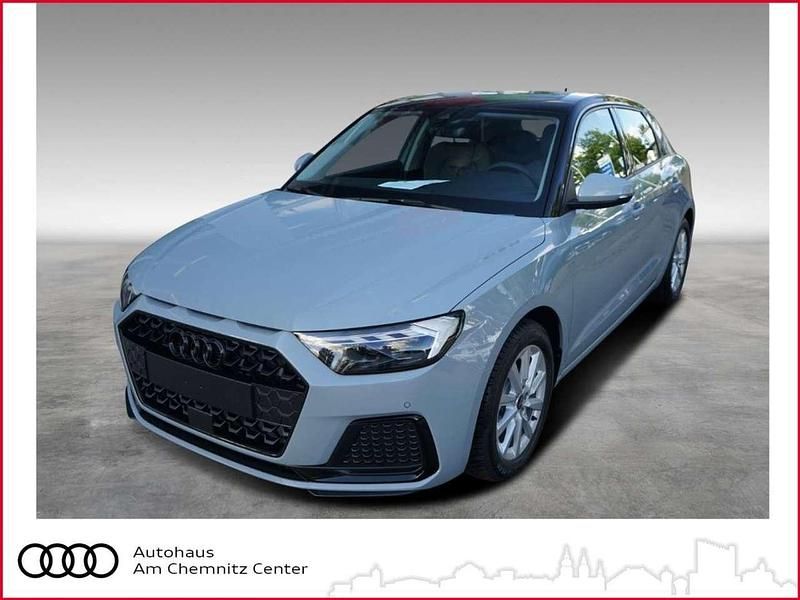 Grau (pfeligrau perleffekt) Neu 2025 Audi A1 Sportback Advanced Plus Kleinwagen | 26.720 € (Guter Preis) - Bild 1/4