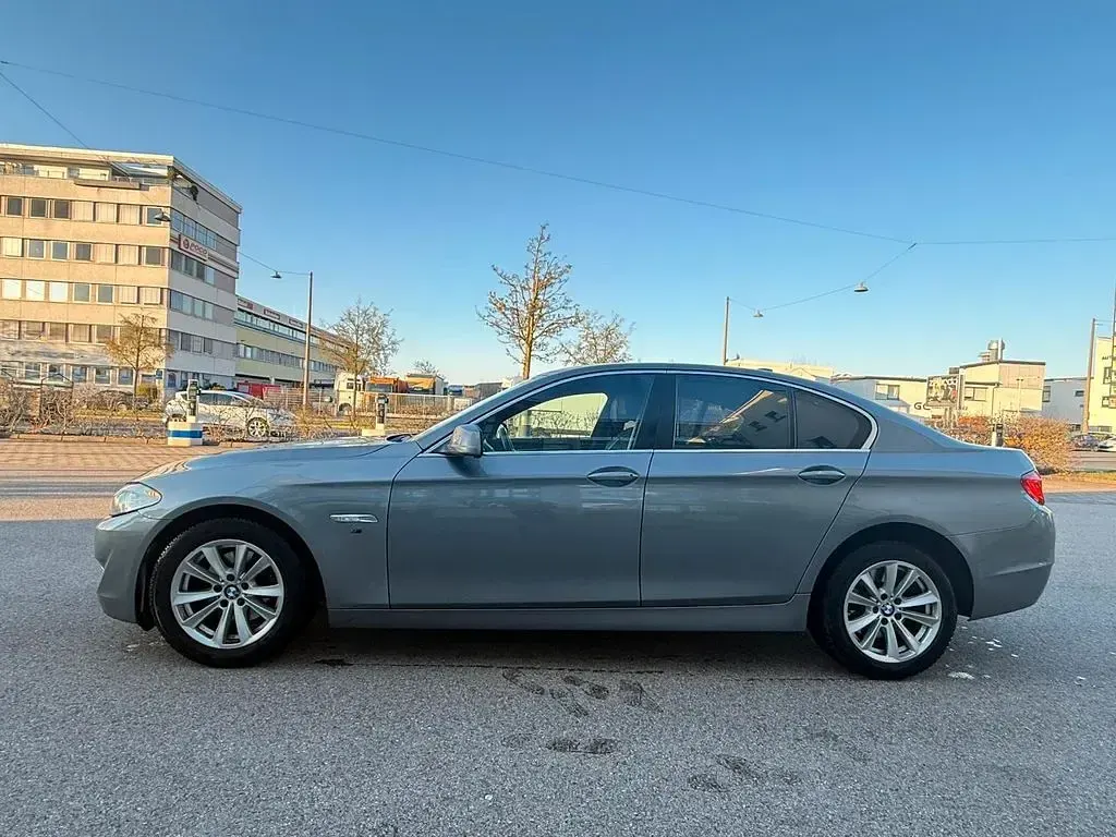 Gebraucht BMW 523 Sport Line 204 PS (150 kW) 2011 Grau Limousine