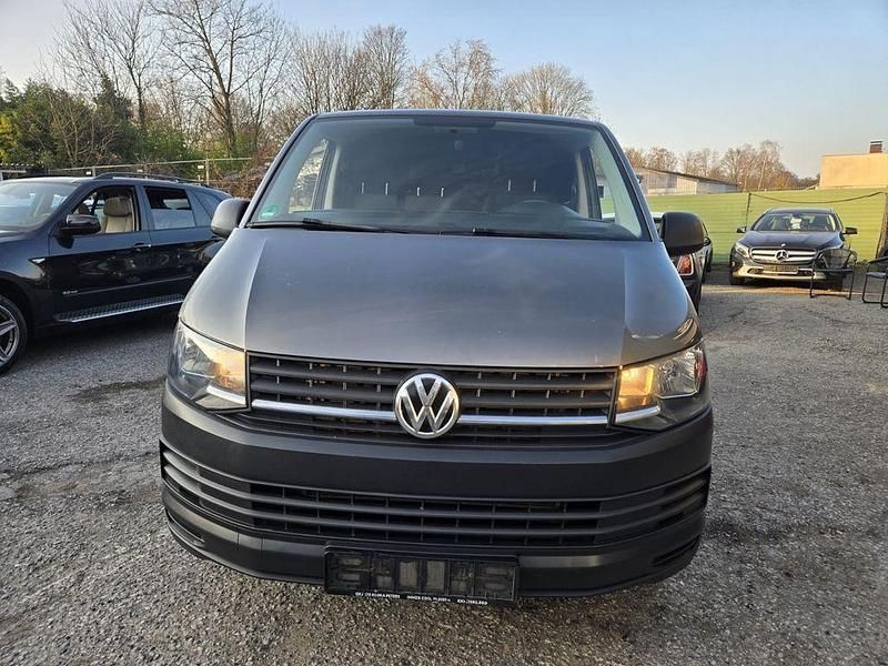Gebraucht VW Transporter 150 PS (110 kW) 2018 Grau Van