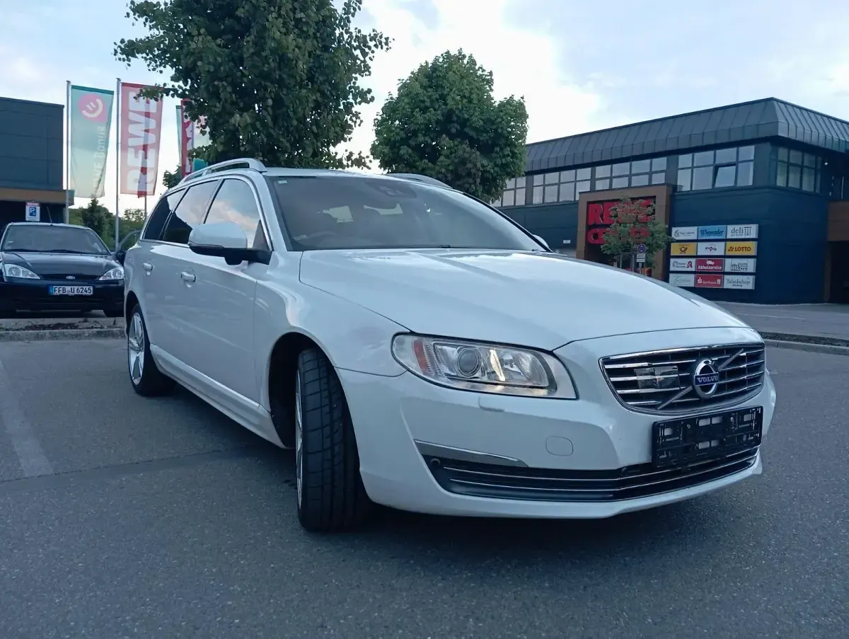 Używany Volvo V70 245 KM (180 kW) 2016 Biały Kombi