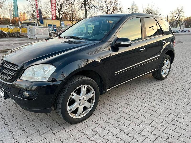 Gebraucht Mercedes ML320 224 PS (164 kW) 2007 Schwarz SUV