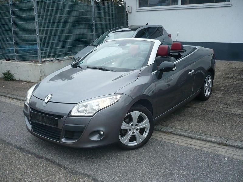 Grau Gebraucht 2011 Renault Mégane Cabriolet Dynamique Cabrio | 6.220 € (Fairer Preis) - Bild 1/4