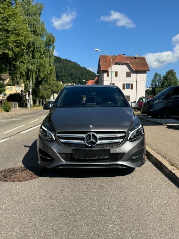 Grau Gebraucht 2015 Mercedes B200 Van / Kleinbus | 14.200 € (Fairer Preis) - Bild 1/4