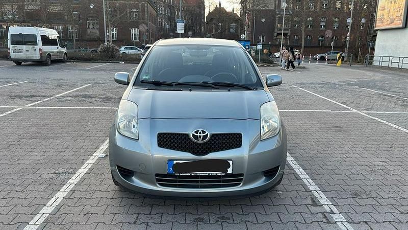 Gebraucht Toyota Yaris Sol 87 PS (63 kW) 2006 Silber Limousine