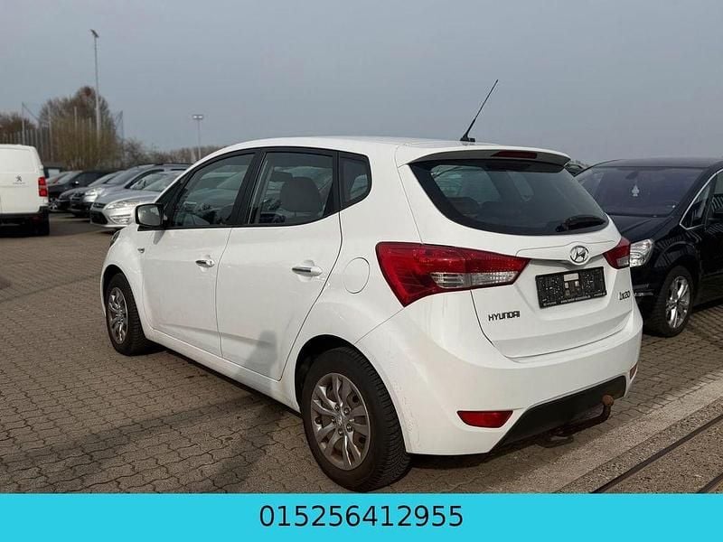 Gebraucht Hyundai ix20 Classic 90 PS (66 kW) 2016 Weiß Kleinwagen
